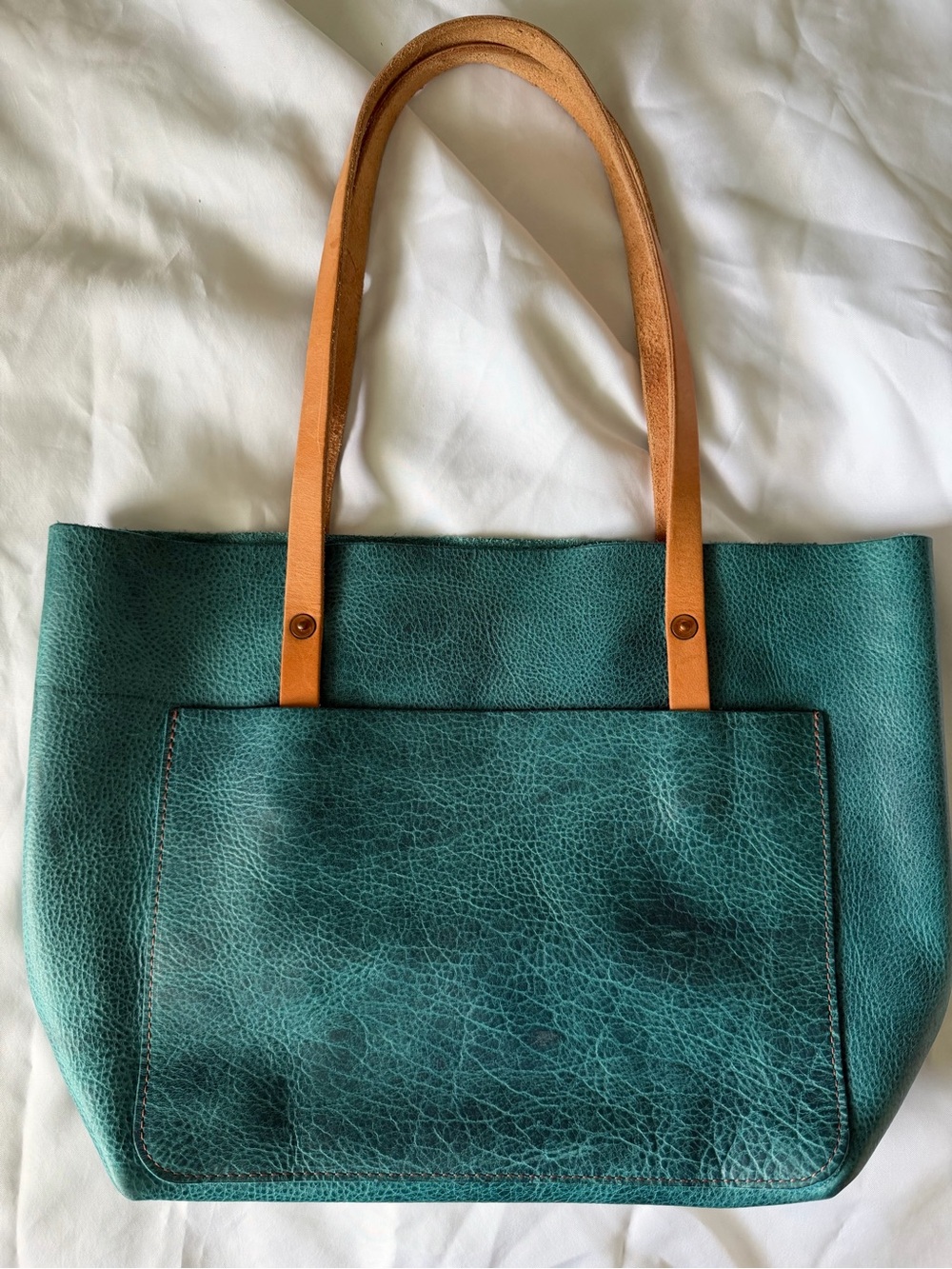 Go Forth Goods Medium Avery tote in cobalt bison